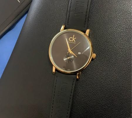 Montre en cuir Le cuir