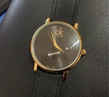 Montre en cuir Le cuir