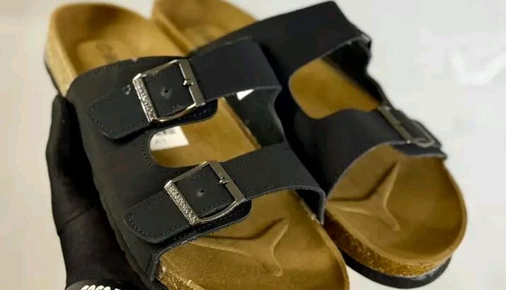 Sandales à double bride de qualité