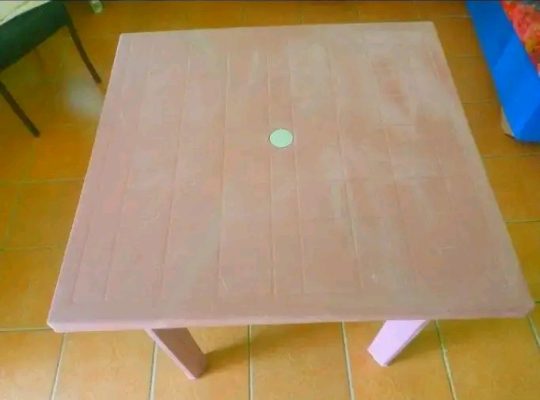 Grande table en plastique