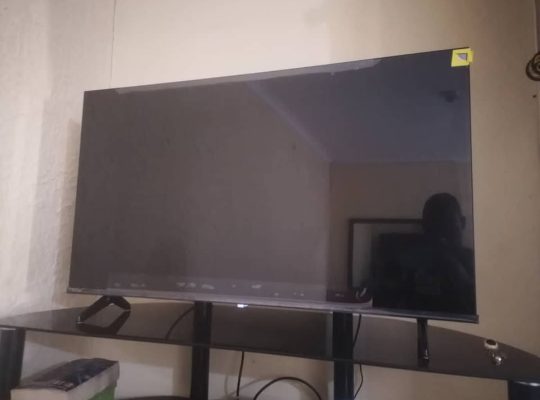 Hisense 43 pouces smart tv box