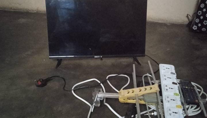 TV SMARTX 24POUCES AVEC ANTENNE