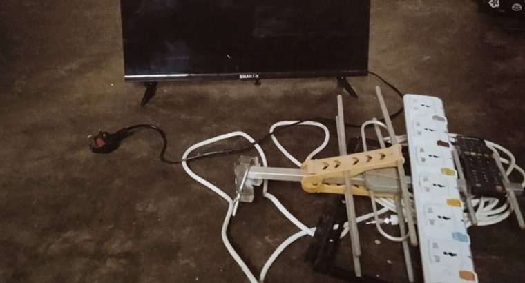 TV SMARTX 24POUCES AVEC ANTENNE