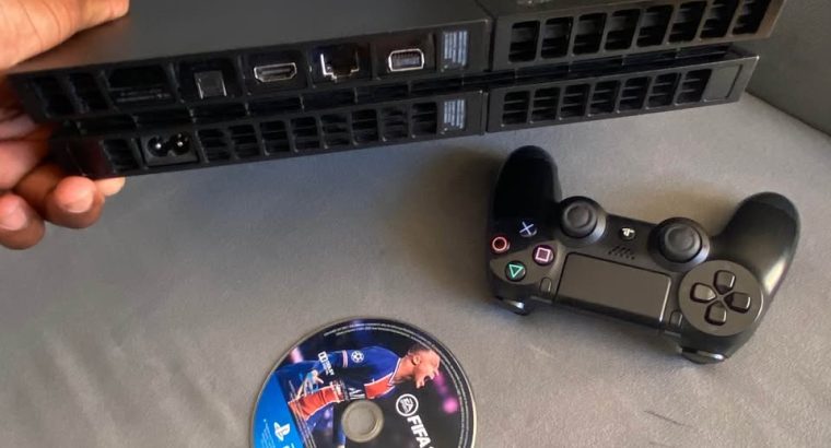 PS4 Slim (1 To) en parfait état