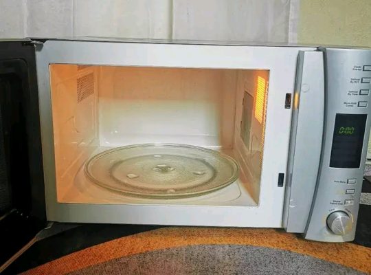 MICRO-ONDES KELVINATOR 34 L