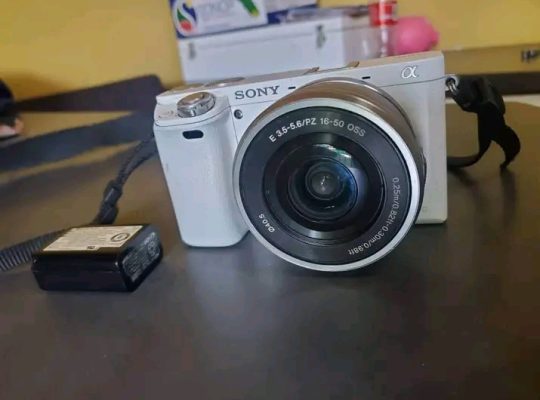 Sony A6000, livré avec un objectif (amovible)