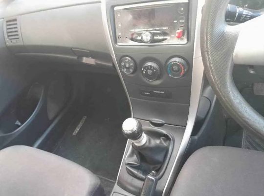 Toyota Corolla Quest, modèle 2015, boîte manuelle