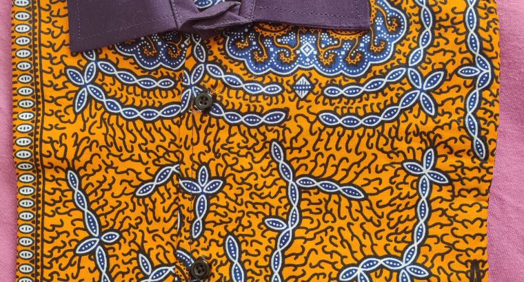 Afrikanisches Hemd mit kurzen Ärmeln