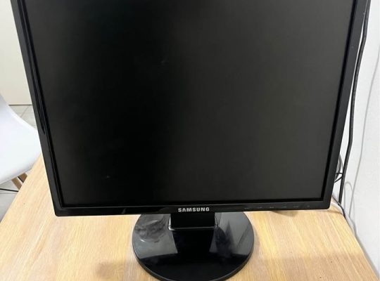 Un superbe écran Samsung de 20 pouces