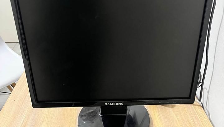 Un superbe écran Samsung de 20 pouces