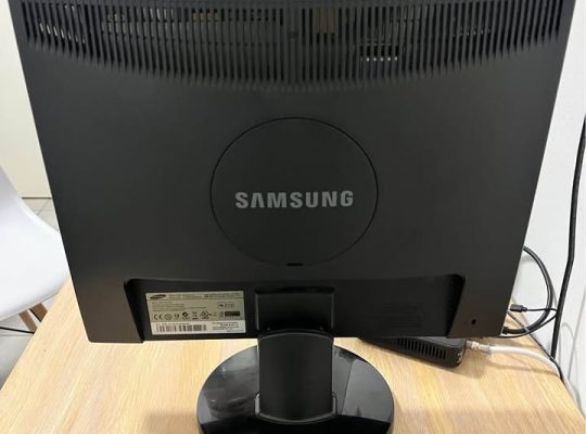 Un superbe écran Samsung de 20 pouces