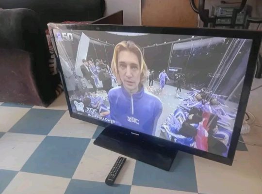 Télé 49 pouces avec commande