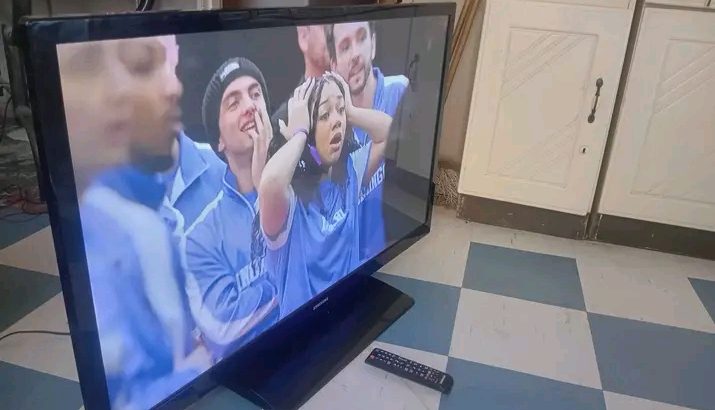 Télé 49 pouces avec commande
