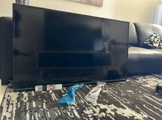 Téléviseur connecté QLED Sinotech de 50 pouces.