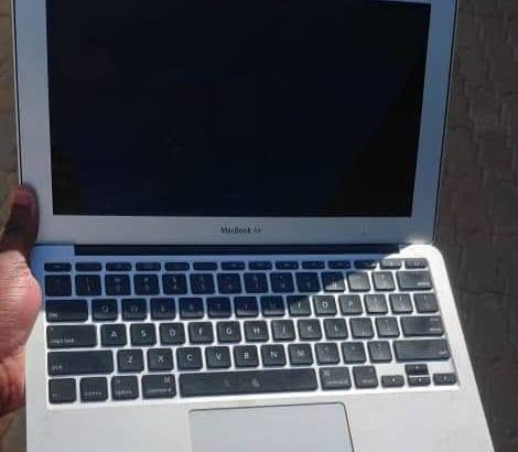 MACBOOK AIR