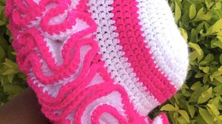Bonnet à volants au crochet