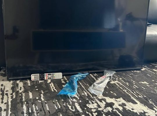 Téléviseur connecté QLED Sinotech de 50 pouces.