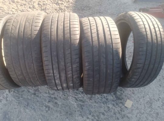 Pneus 255/35/19×5