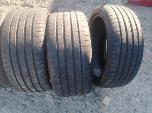 Pneus 255/35/19×5