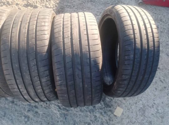 Pneus 255/35/19×5