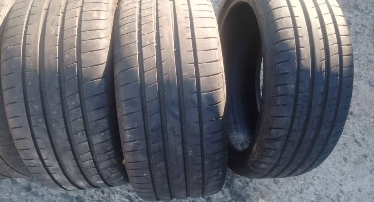 Pneus 255/35/19×5