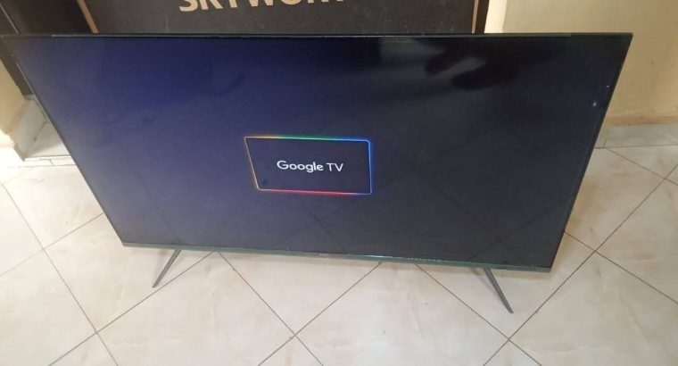 Télé Smart SKYWORTH de 55 pouces avec décod...