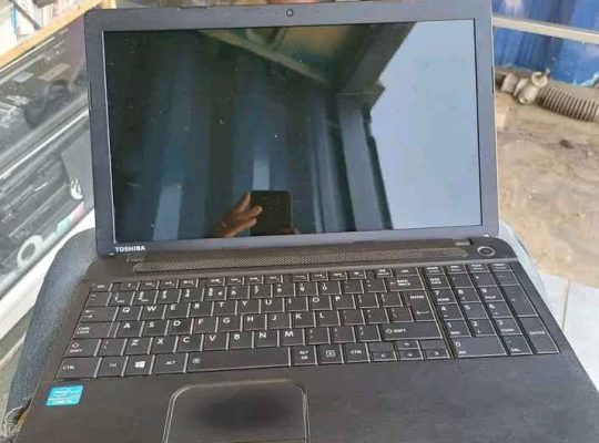 Toshiba core i3