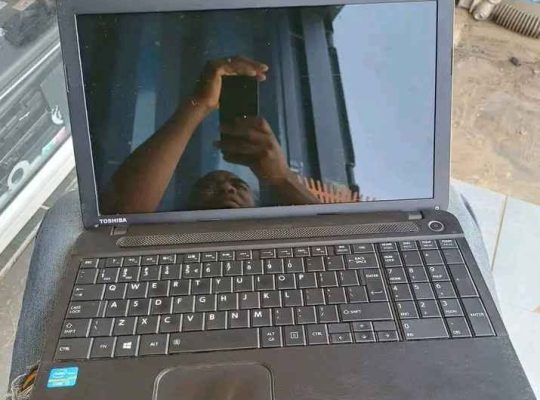 Toshiba core i3
