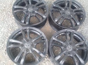 Jantes taille 15, quatre trous,
