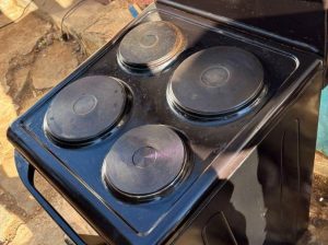 CUISINIÈRE À 4 PLAQUES