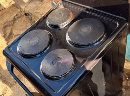 CUISINIÈRE À 4 PLAQUES