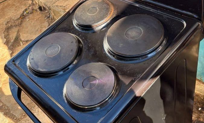 CUISINIÈRE À 4 PLAQUES