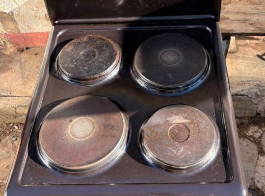 CUISINIÈRE À 4 PLAQUES