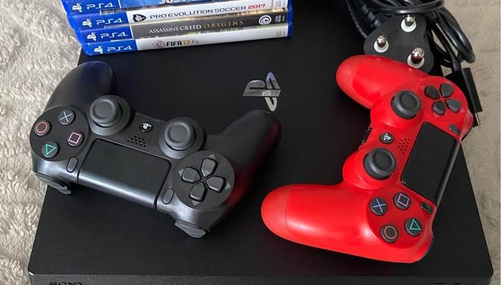 PS4 Pro en parfait état (1 To)