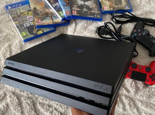 PS4 Pro en parfait état (1 To)