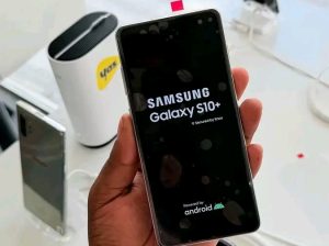 SAMSUNG GALAXY S10+