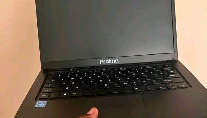 Proline Intel 4 Go de RAM, SSD de 256 Go