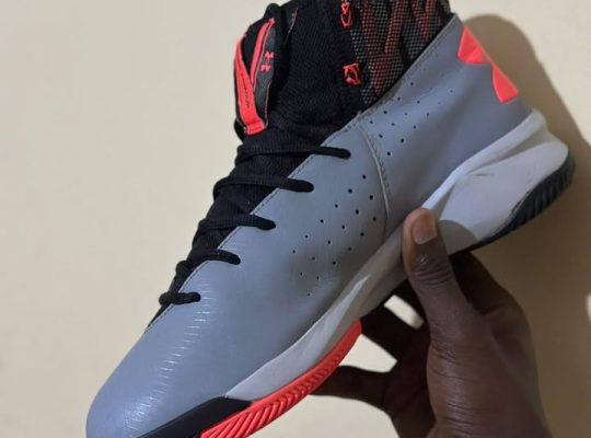UNDER ARMOUR
