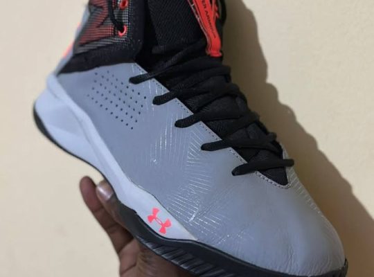 UNDER ARMOUR