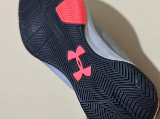UNDER ARMOUR