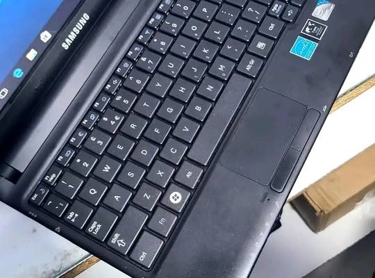 Samsung mini Laptop